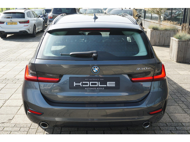 Foto 4 van BMW 3-serie Touring 330e | trekhaak | ACC