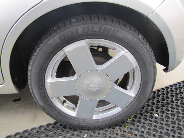 Foto 5 van Ford Fiesta 1.4-16V First Edition incl nwe apk, nwe banden,