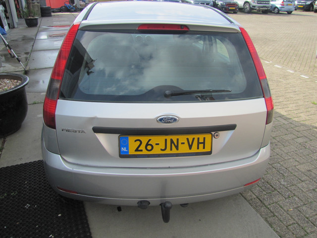 Foto 3 van Ford Fiesta 1.4-16V First Edition incl nwe apk, nwe banden,