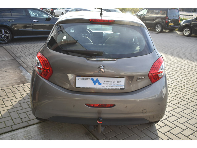 Foto 8 van Peugeot 208 1.6 e-HDi Allure gereserveerd (bj 2012)