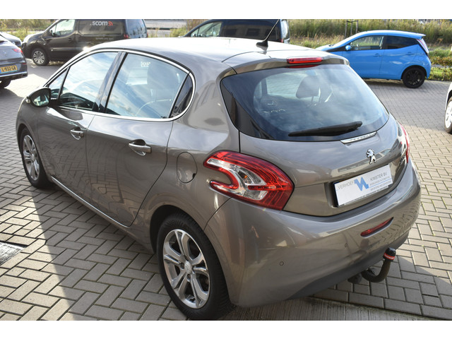 Foto 7 van Peugeot 208 1.6 e-HDi Allure gereserveerd (bj 2012)