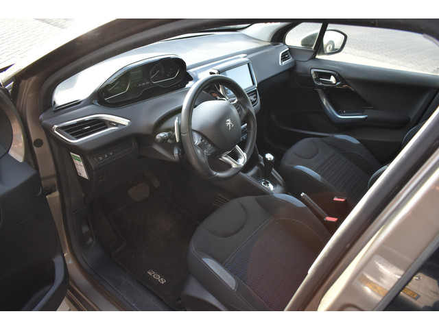 Foto 4 van Peugeot 208 1.6 e-HDi Allure gereserveerd (bj 2012)