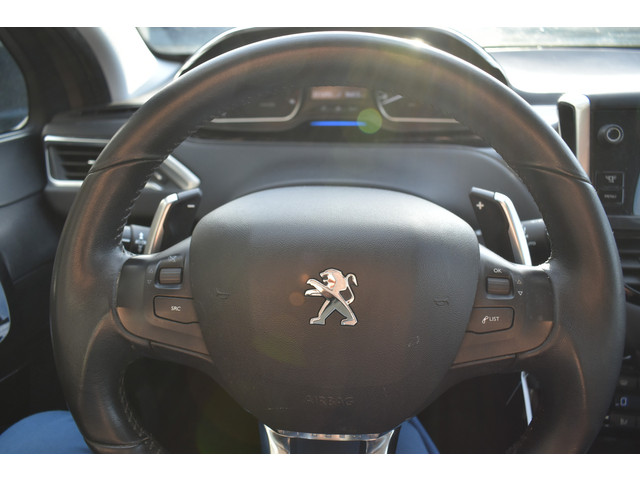 Foto 3 van Peugeot 208 1.6 e-HDi Allure gereserveerd (bj 2012)