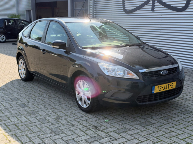 Foto 2 van Ford Focus 1.6 Trend | AIRCO | APK