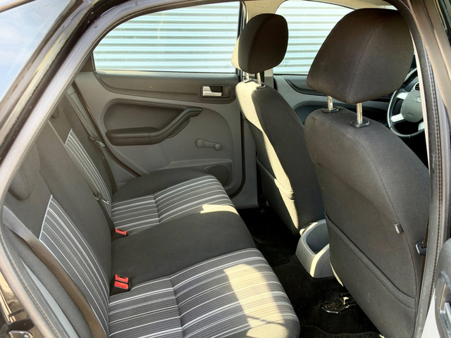 Foto 10 van Ford Focus 1.6 Trend | AIRCO | APK
