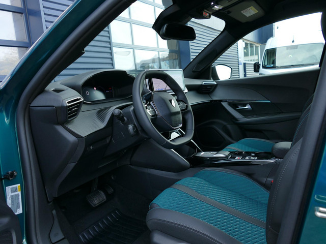 Foto 4 van Peugeot 2008 1.2 Hybrid 145 Allure | €3.850,- VOORDEEL! | UIT VOORRAAD LEVERBAAR | Navigatie | Full