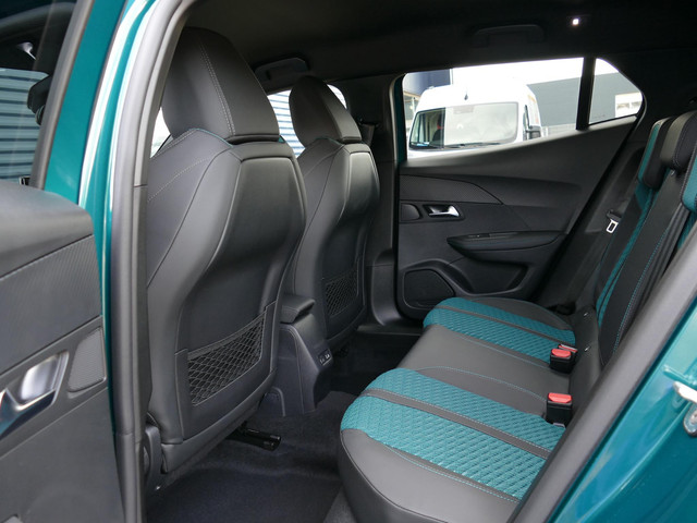 Foto 6 van Peugeot 2008 1.2 Hybrid 145 Allure | €3.850,- VOORDEEL! | UIT VOORRAAD LEVERBAAR | Navigatie | Full
