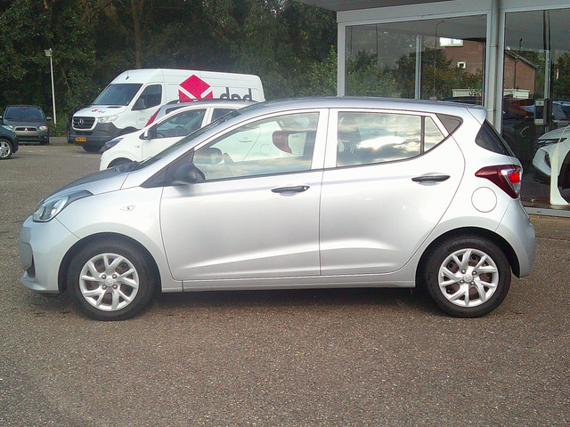 Foto 10 van Hyundai i10 1.0i i-Motion Comfort Staat in Hardenberg