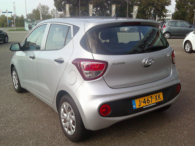 Foto 9 van Hyundai i10 1.0i i-Motion Comfort Staat in Hardenberg