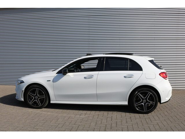 Foto 7 van Mercedes-Benz A-Klasse 250 e AMG Pakket AMG NightPakket (Pano Sportleder/Memory Carplay Widescreen C