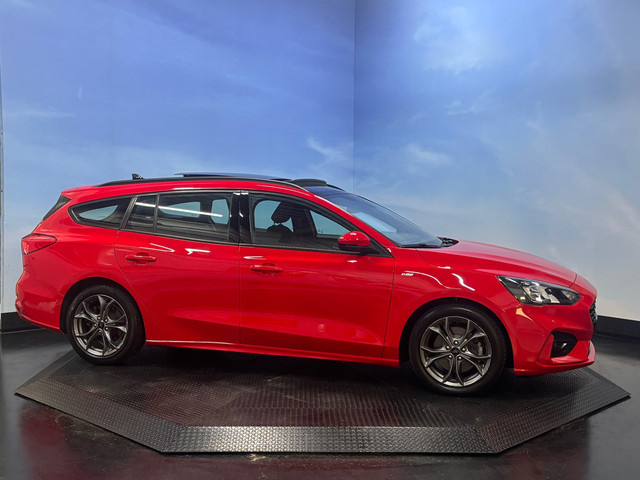 Foto 10 van Ford Focus Wagon 1.0 EcoBoost Hybrid ST Line Business Navi | Clima | Pano | Camera