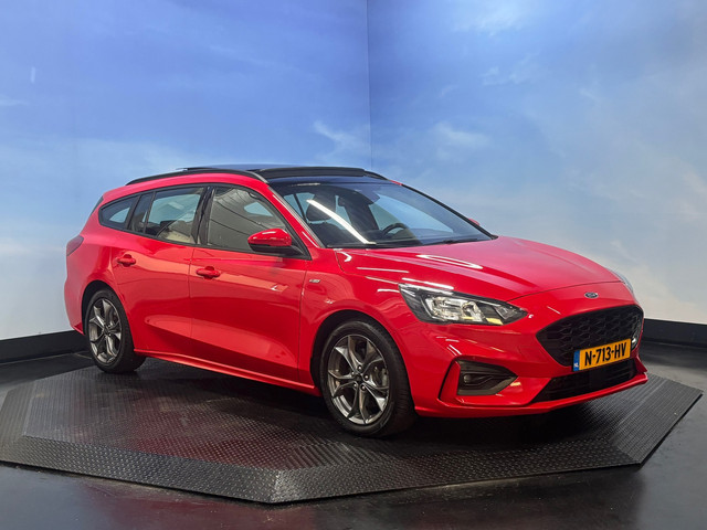Foto 2 van Ford Focus Wagon 1.0 EcoBoost Hybrid ST Line Business Navi | Clima | Pano | Camera