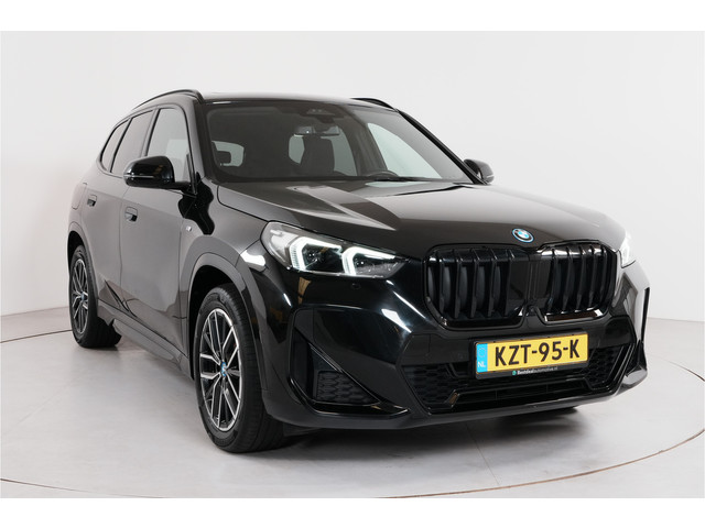 Foto 3 van BMW X1 xDrive30e M-sport | Pano | 360° Camera | Remote 3D View | HUD | SOH 91,02% |