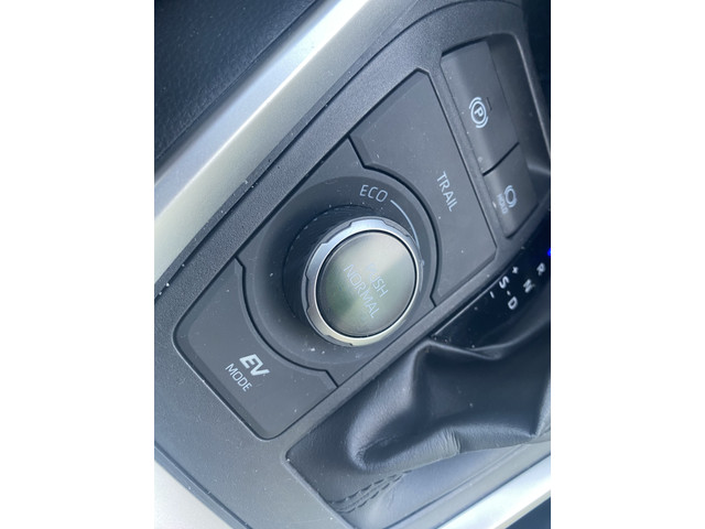 Foto 10 van Toyota RAV4 2.5 Hybrid AWD Bi-Tone (bj 2020, automaat)