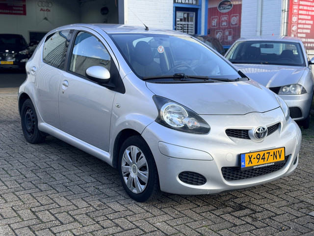 Foto 6 van Toyota Aygo 1.0-12V Comfort Bj:2011 Airco El ramen NAP