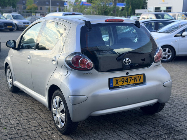 Foto 3 van Toyota Aygo 1.0-12V Comfort Bj:2011 Airco El ramen NAP