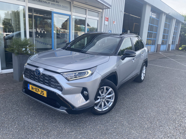 Foto 2 van Toyota RAV4 2.5 Hybrid AWD Bi-Tone (bj 2020, automaat)