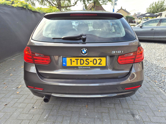 Foto 8 van BMW 3-serie Touring 316i Executive Upgrade Navi Clima Cruise