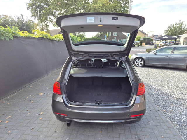 Foto 10 van BMW 3-serie Touring 316i Executive Upgrade Navi Clima Cruise