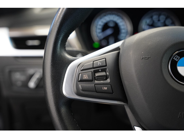 Foto 3 van BMW X1 sDrive20i Executive Edition Cruise/Climate Head- UP NAP Trekhaak!