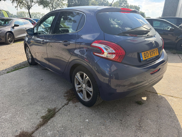 Foto 8 van Peugeot 208 1.4 VTi Allure LEES ADVERTENTIE