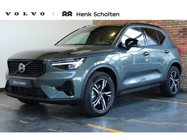 Foto 2 van Volvo XC40 B4 Plus Dark |Semi-Electrische Wegklapbare Trekhaak | Verwarmbare voorstoelen | achterban
