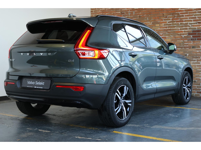 Foto 4 van Volvo XC40 B4 Plus Dark |Semi-Electrische Wegklapbare Trekhaak | Verwarmbare voorstoelen | achterban