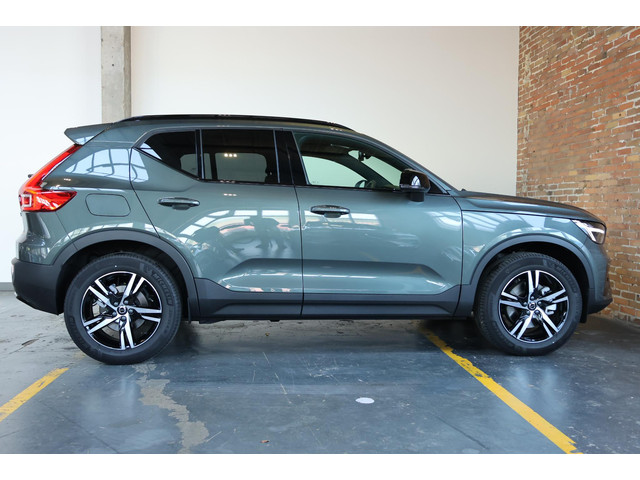 Foto 5 van Volvo XC40 B4 Plus Dark |Semi-Electrische Wegklapbare Trekhaak | Verwarmbare voorstoelen | achterban
