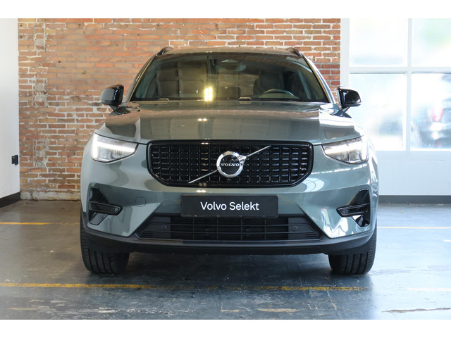Foto 6 van Volvo XC40 B4 Plus Dark |Semi-Electrische Wegklapbare Trekhaak | Verwarmbare voorstoelen | achterban