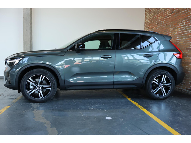 Foto 7 van Volvo XC40 B4 Plus Dark |Semi-Electrische Wegklapbare Trekhaak | Verwarmbare voorstoelen | achterban