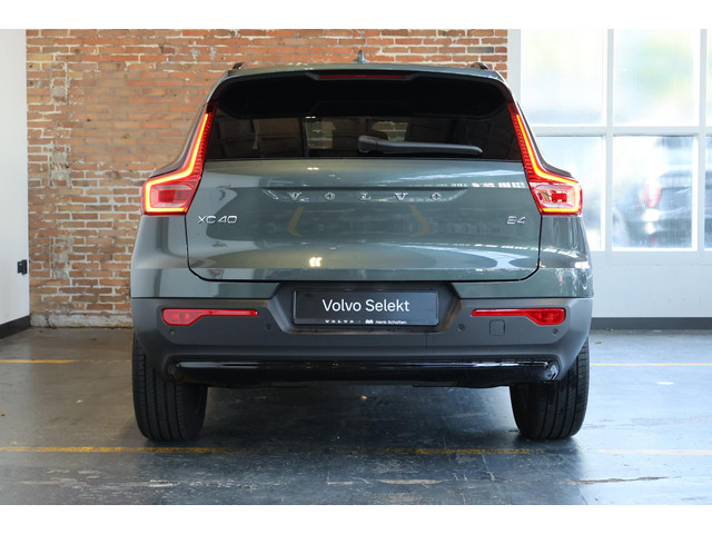 Foto 8 van Volvo XC40 B4 Plus Dark |Semi-Electrische Wegklapbare Trekhaak | Verwarmbare voorstoelen | achterban