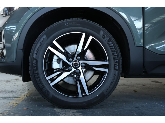 Foto 9 van Volvo XC40 B4 Plus Dark |Semi-Electrische Wegklapbare Trekhaak | Verwarmbare voorstoelen | achterban