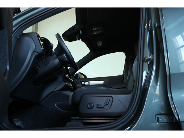 Foto 10 van Volvo XC40 B4 Plus Dark |Semi-Electrische Wegklapbare Trekhaak | Verwarmbare voorstoelen | achterban