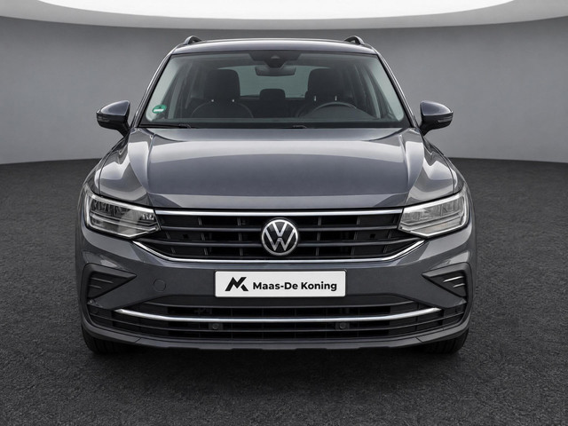 Foto 3 van Volkswagen Tiguan 1.4 245pk DSG TSI eHybrid Life · Lederen Bekleding ·  Camera · Wegklapbare Trekhaa