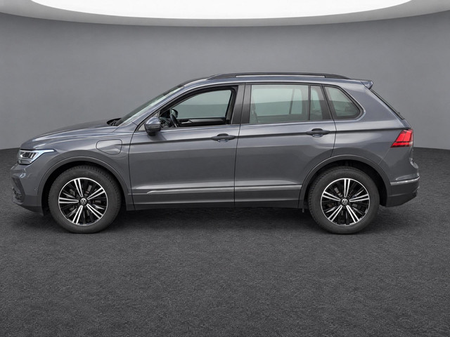 Foto 5 van Volkswagen Tiguan 1.4 245pk DSG TSI eHybrid Life · Lederen Bekleding ·  Camera · Wegklapbare Trekhaa