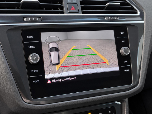 Foto 9 van Volkswagen Tiguan 1.4 245pk DSG TSI eHybrid Life · Lederen Bekleding ·  Camera · Wegklapbare Trekhaa