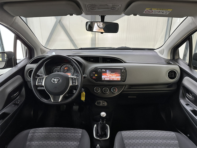 Foto 2 van Toyota Yaris 1.3 VVT-i Aspiration | Airco | Camera | Trekhaak |