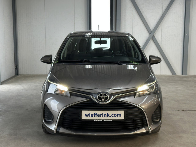 Foto 5 van Toyota Yaris 1.3 VVT-i Aspiration | Airco | Camera | Trekhaak |