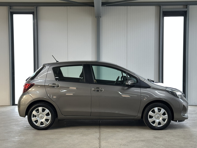 Foto 6 van Toyota Yaris 1.3 VVT-i Aspiration | Airco | Camera | Trekhaak |