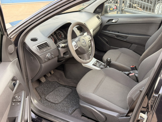 Foto 4 van Opel Astra 1.4 Selection 5-DEURS, AIRCO, ELEK-RAMEN, RADIO-CD-MP3-AUX, ISOFIX, AIRBAGS, CENT-VERGREN
