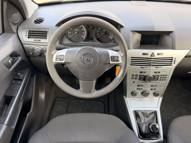 Foto 6 van Opel Astra 1.4 Selection 5-DEURS, AIRCO, ELEK-RAMEN, RADIO-CD-MP3-AUX, ISOFIX, AIRBAGS, CENT-VERGREN