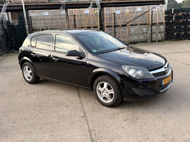 Foto 10 van Opel Astra 1.4 Selection 5-DEURS, AIRCO, ELEK-RAMEN, RADIO-CD-MP3-AUX, ISOFIX, AIRBAGS, CENT-VERGREN