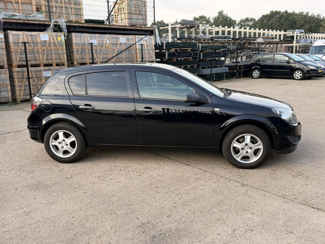 Opel Astra 1.4 Selection 5-DEURS, AIRCO, ELEK-RAMEN, RADIO-CD-MP3-AUX, ISOFIX, AIRBAGS, CENT-VERGREN