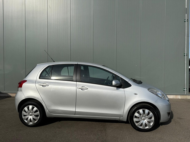 Foto 8 van Toyota Yaris 1.3 VVTi Aspiration AIRCO | ONDERHOUDSBOEKJE !