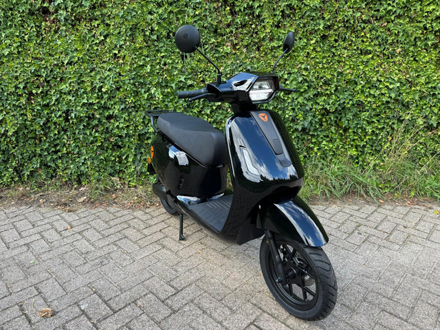 Foto 10 van Yadea Owin 25-45km Electrische Scooter NIEUW STIJLVOL BETAAL
