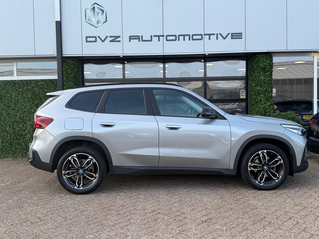 Foto 2 van BMW X1 SDrive18i 136PK Aut. | Camera | Carplay | 19" M-Sport | Dealer Ond.