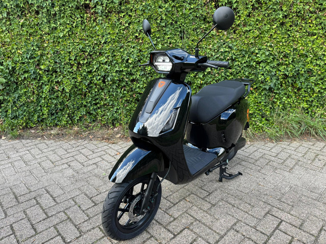 Foto 7 van Yadea Owin 25-45km Electrische Scooter NIEUW STIJLVOL BETAAL