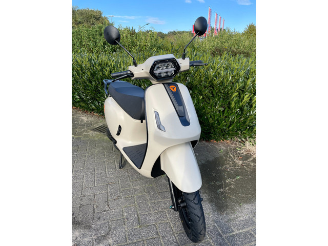Foto 6 van Yadea Owin 25-45km Electrische Scooter NIEUW STIJLVOL BETAAL