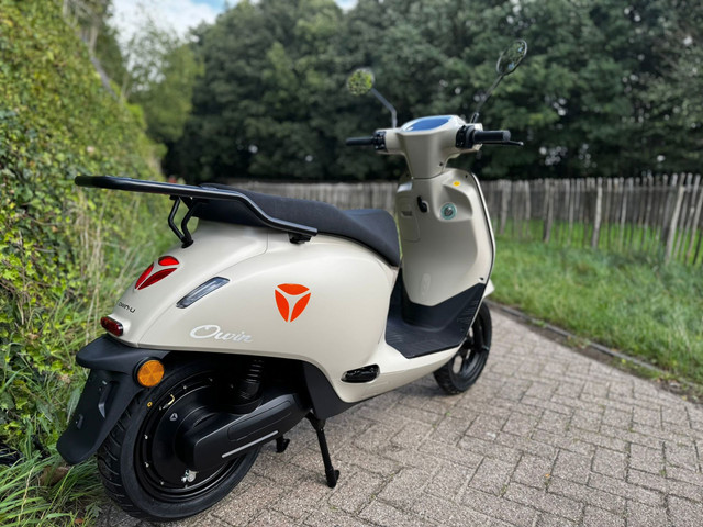 Foto 4 van Yadea Owin 25-45km Electrische Scooter NIEUW STIJLVOL BETAAL