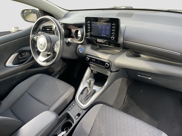 Foto 2 van Toyota Yaris 1.5 Hybrid First Edition Keyless start | LMV | Navi